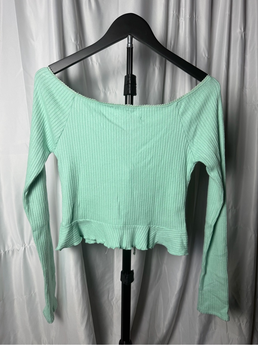 Kimchi Blue Lace-Trim Ruched Ribbed Top – Medium - Picture 2 of 3